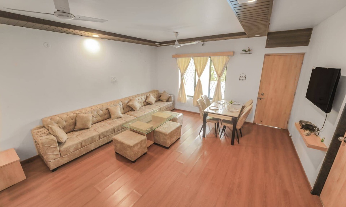 Talegaon Dabhade Hotel | 3BHK w/Pool - Dream Habitat by Universe Villas