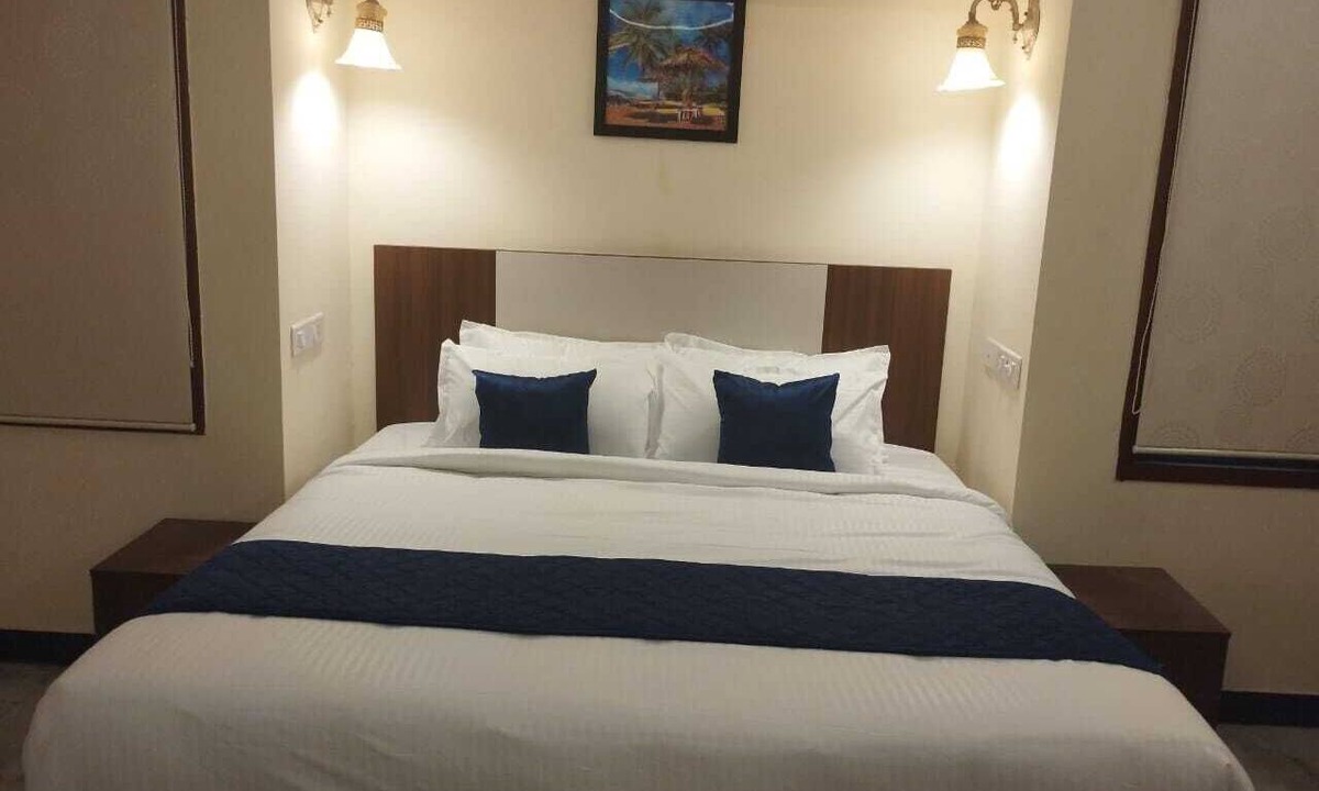 Parthasarathy Puram Hotel | A.R Residency