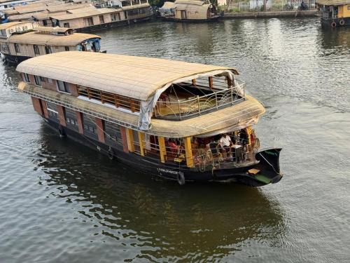 Nedumudy Boat Rental | Aagaman house boats