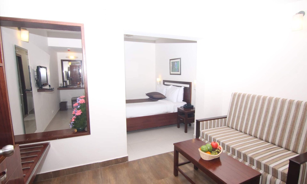 Kannan Devan Hills Hotel | Abad Copper Castle