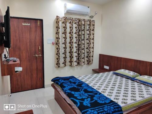 Satana Cabin | Abhijit Lodge