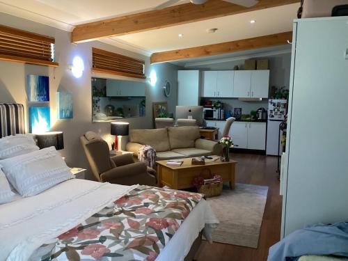 Warnbro Apartment | AC 1 Bed Studio Apartment 25+ Non Smokers
