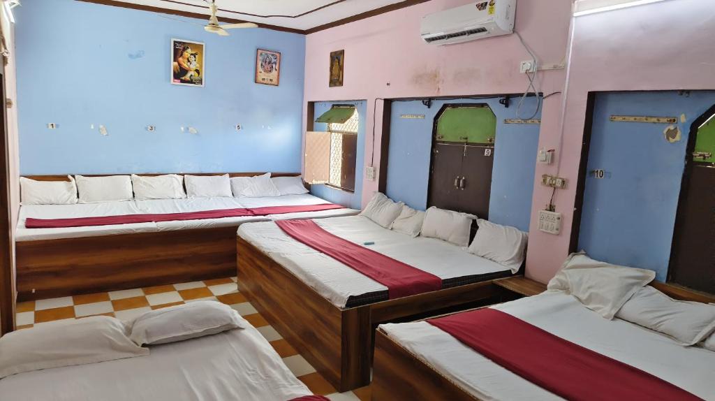Mathura House | Annu Bhai Sewa Sadan Near Prem Mandir Approx 7 KM