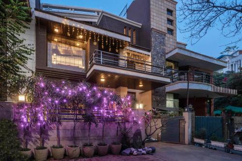 DLF Phase 3 House | Aravali Woods 4 BHK with Mini Movie Theatre in Gurgaon