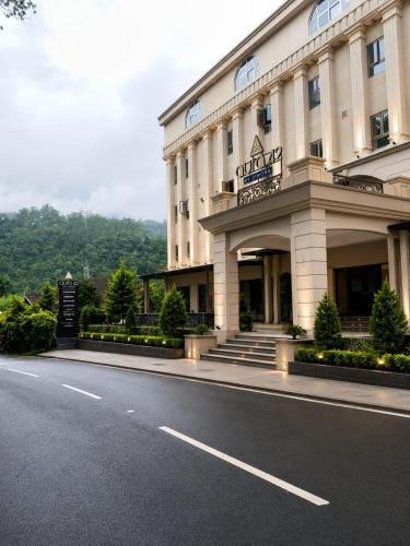 Chithirapuram Hotel | AURA 42 By DIMORA