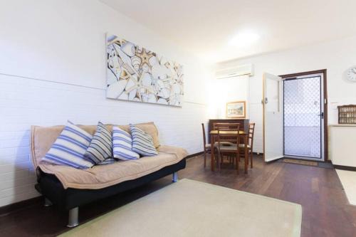Crawley Apartment | B3 Crawley Apartment 1 BRM & Sleepout near UWA
