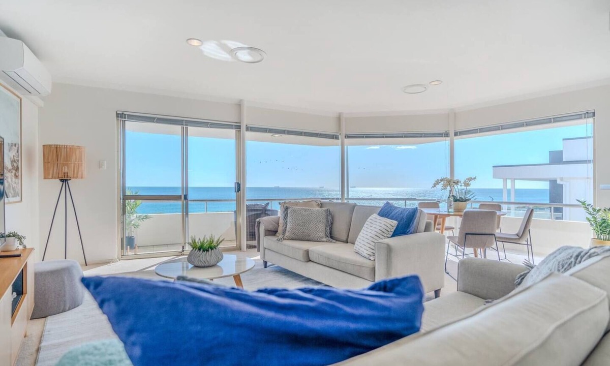 Cottesloe Condo | Breathtaking Beachside Sunsets