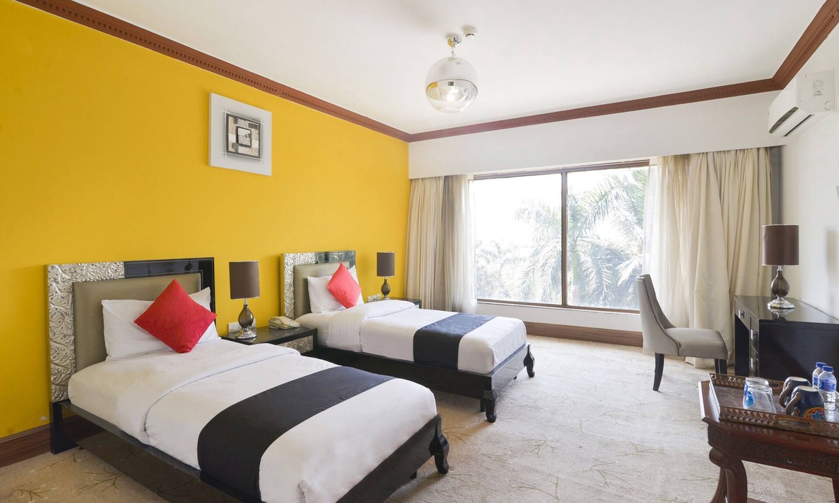 Aarey Colony Hotel | Capital O 44162 Royal Palms Hotel - Rose Collection