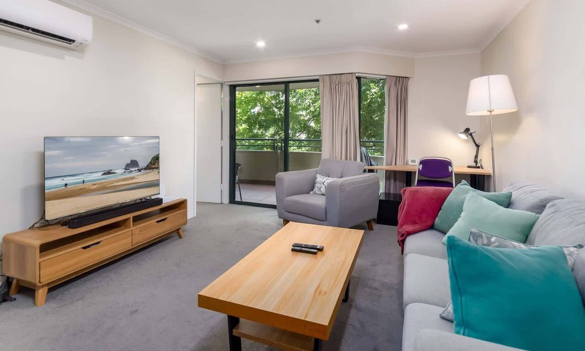 Canberra City Centre Apartment | Central 2-bed Apartment with Gym and Spa