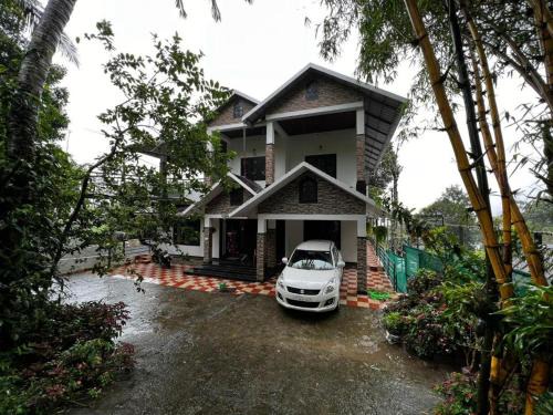 Anachal House | Cherry Blossom Munnar- 3 Bedroom Homestay