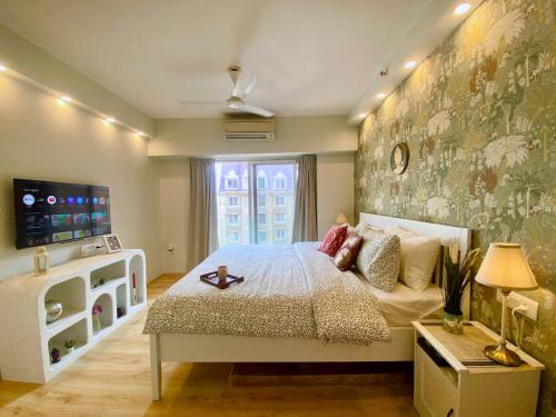 F Block BKC Apartment | ConnektHomes - 5 Star Luxury 2Bed2Bath Nr Asian Heart BKC - Pool