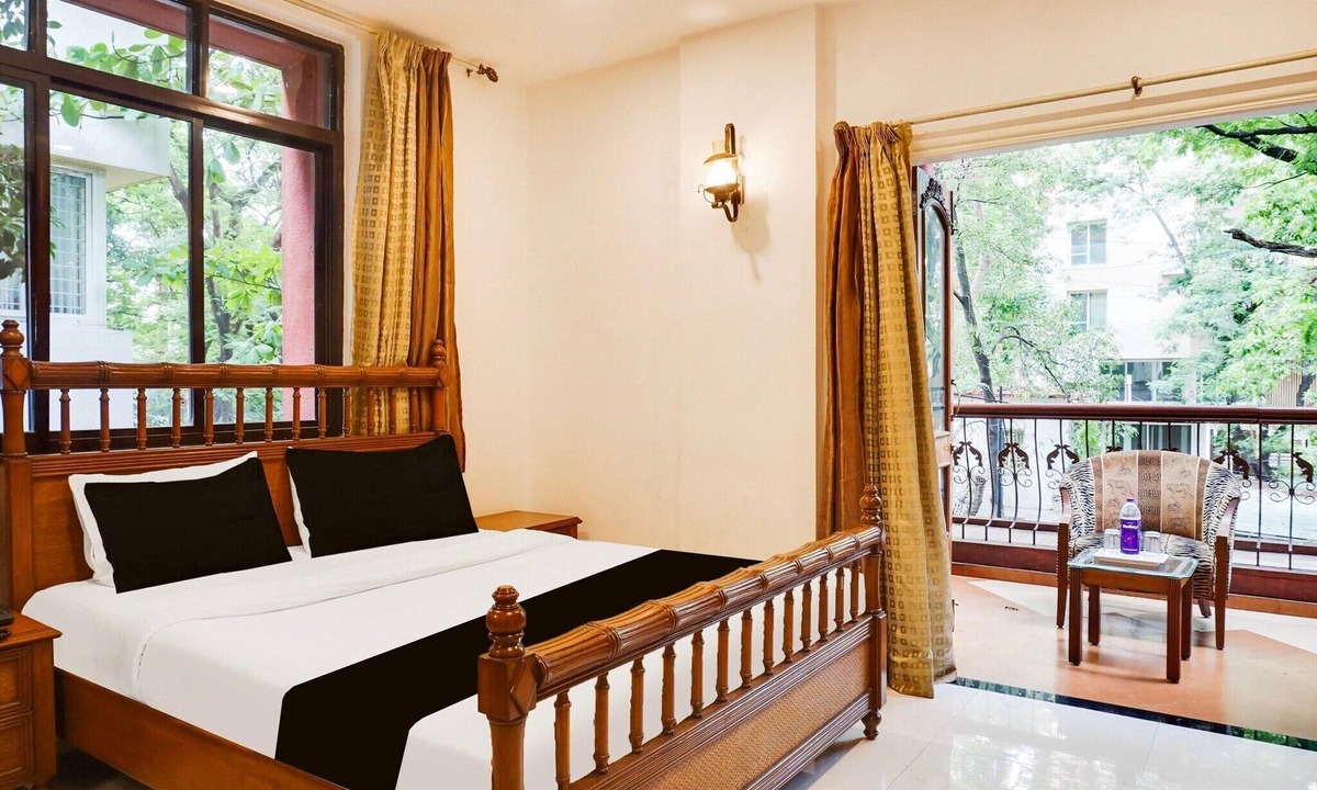 Erandwane House | Deluxe Townhouse Prabhat Road