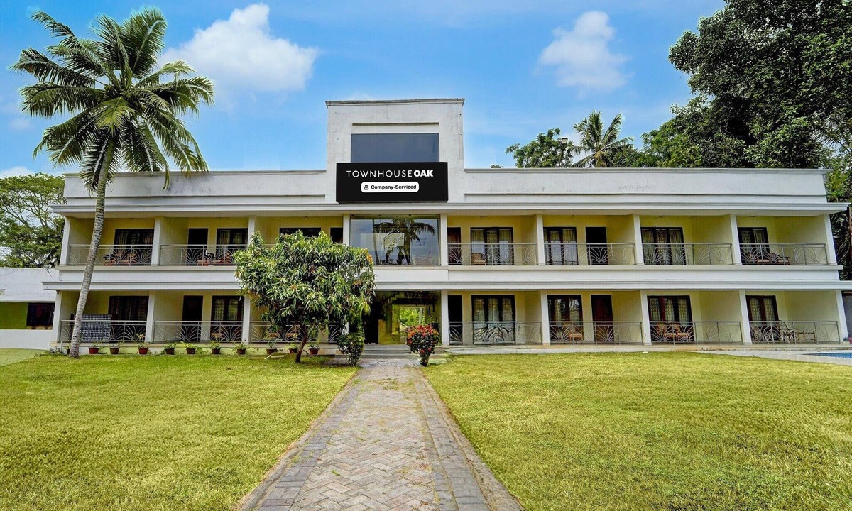 Thiruvananthapuram House | DeluxeTownhouse Oak Thiruvallam Lakeview