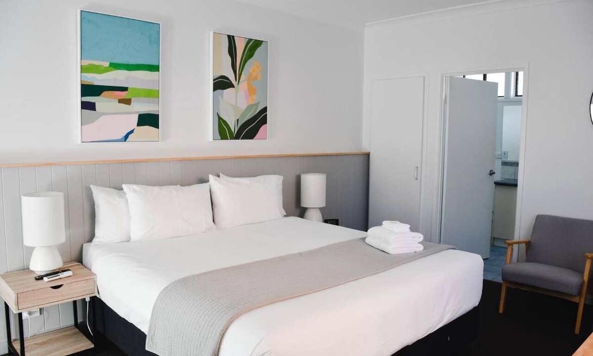 Warrnambool Hotel | Eight Spence