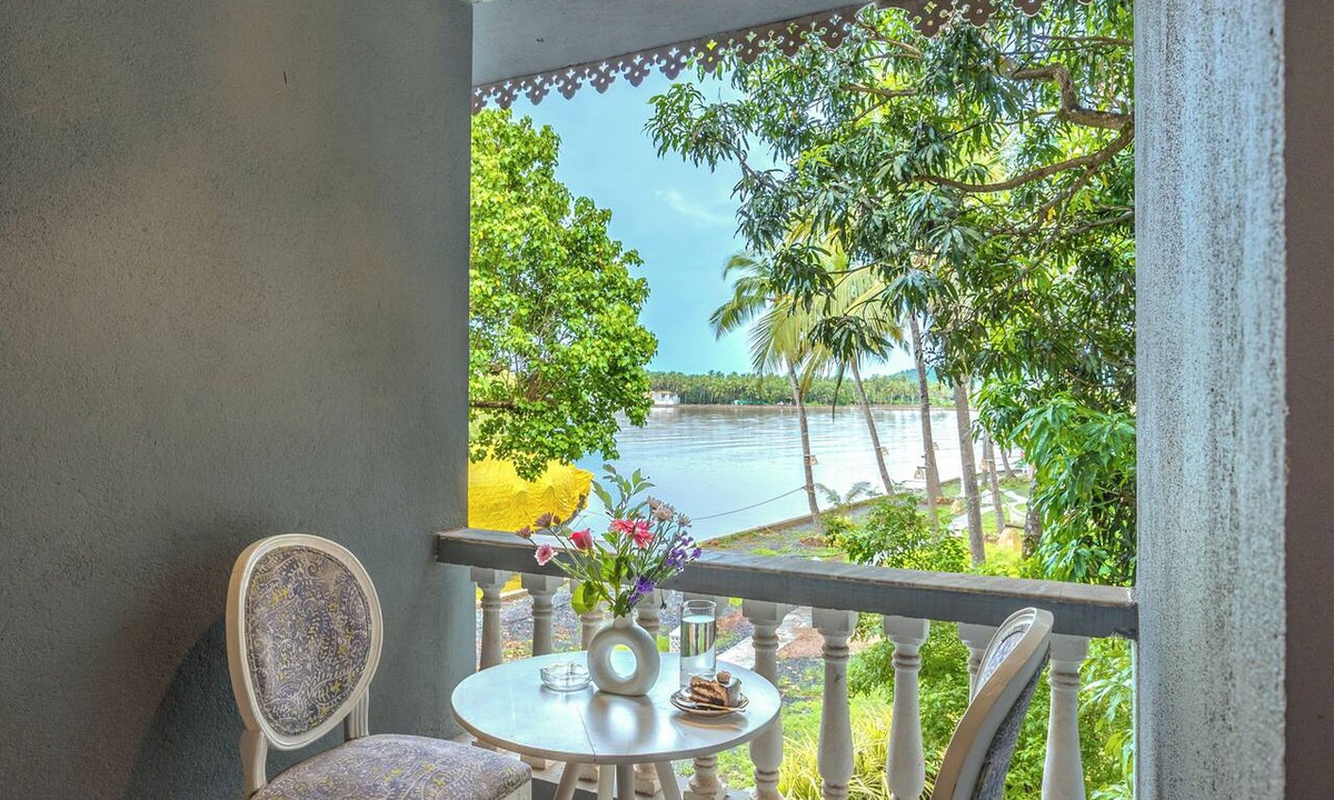 Morjim Villa | ELIVAAS Peace & Calm Room with Balcony