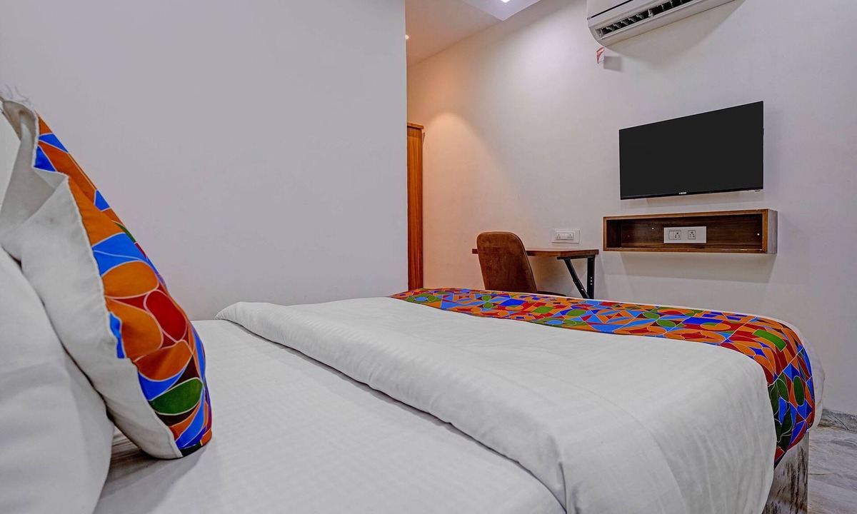 Kurla West Hotel | Fabhotel Beverly Plaza