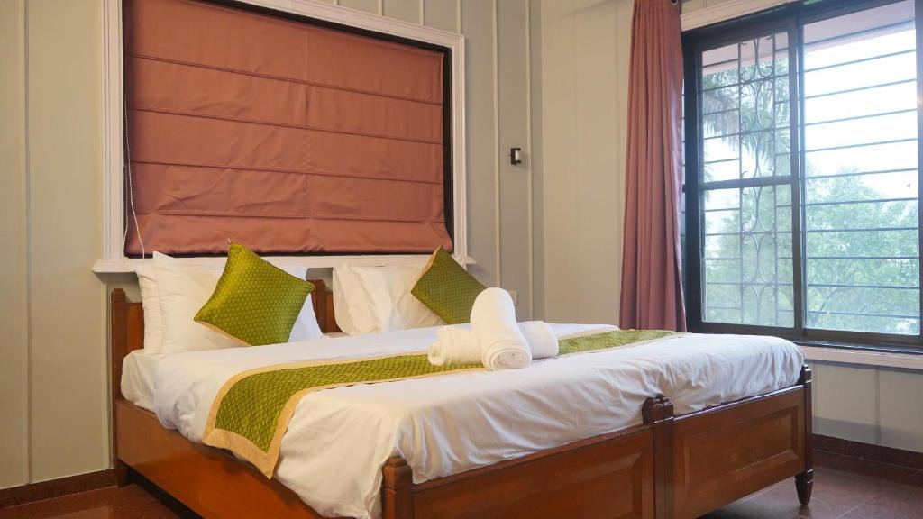 Arsiwalla Villa Villa | Gen-Z Villa with Hill View from Balcony & Spacious Pool Area & AC