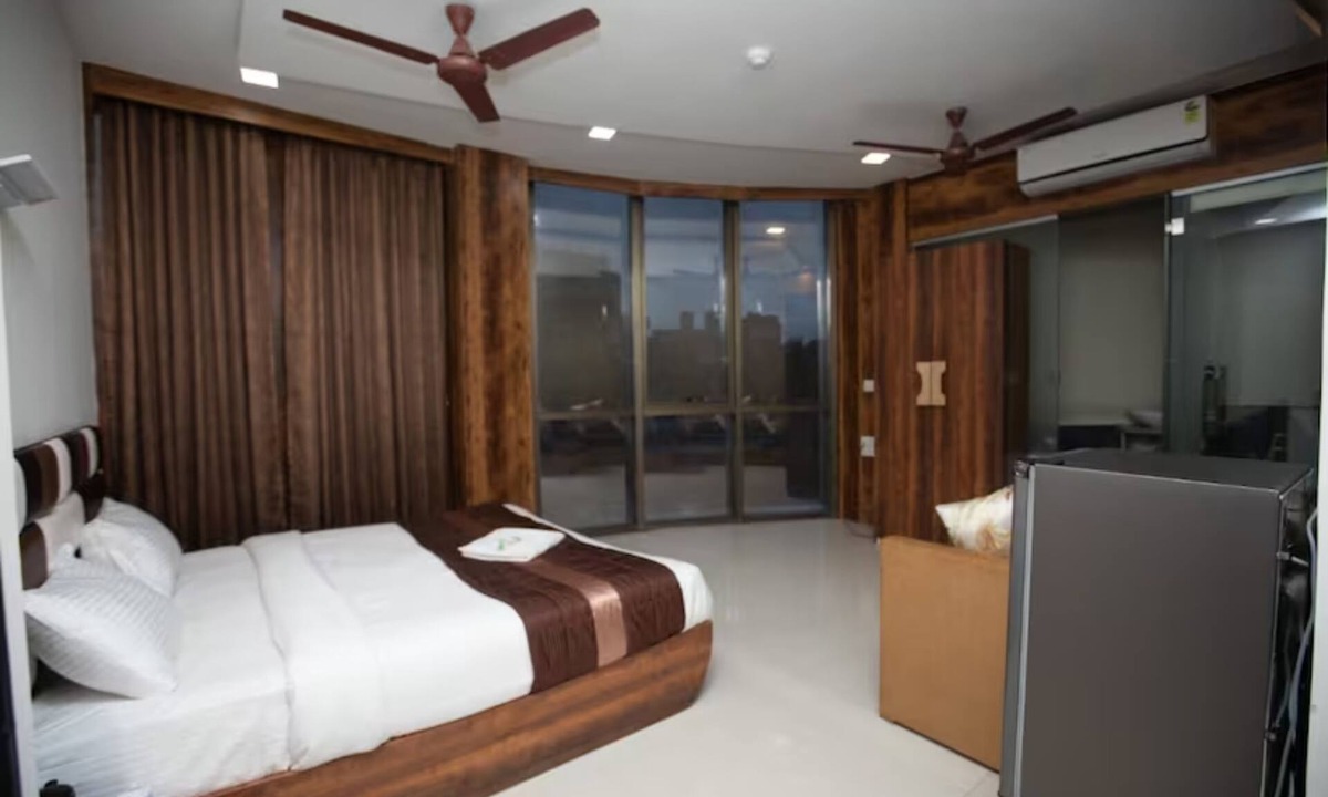 Kandivali Hotel | Goroomgo Avirahi Mumbai
