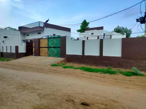 Weir House | Gramora
