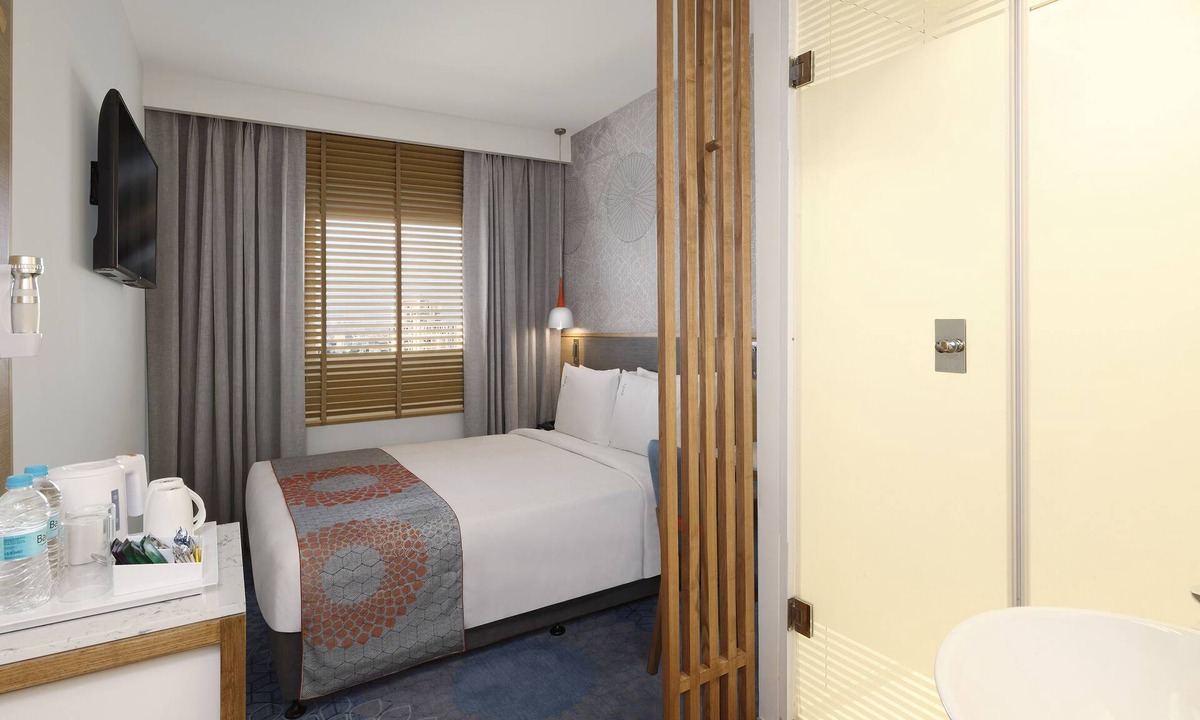 Pimpri Colony Hotel | Holiday Inn Express Pune Pimpri by IHG