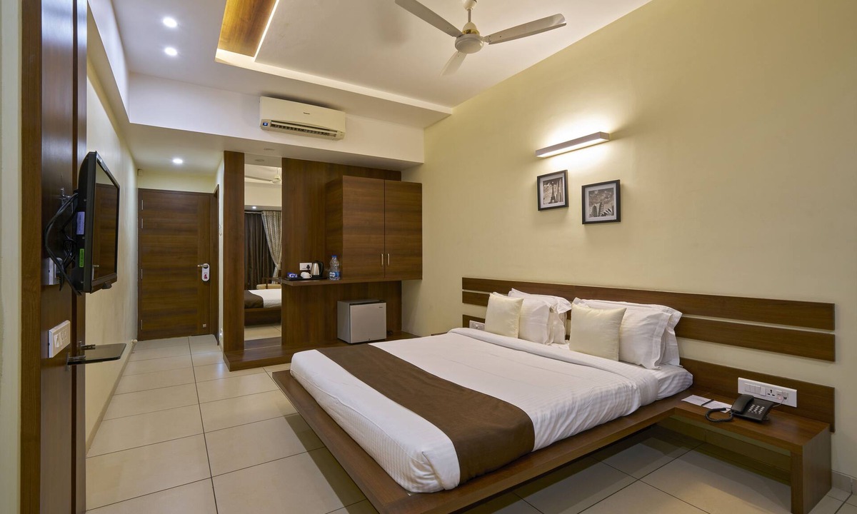 Kolhapur Hotel | Hotel 3 Leaves Kolhapur