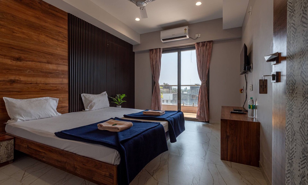 Devgad Hotel | Hotel Aaradhya Crown