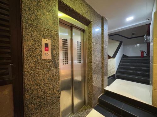Kurla West Hotel | Hotel Crystal Palace Near US Consulate Bandra Kurla Complex Mumbai Near Mumbai Airport Mumbai