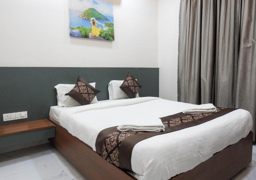 Shirdi Hotel | Hotel D Square
