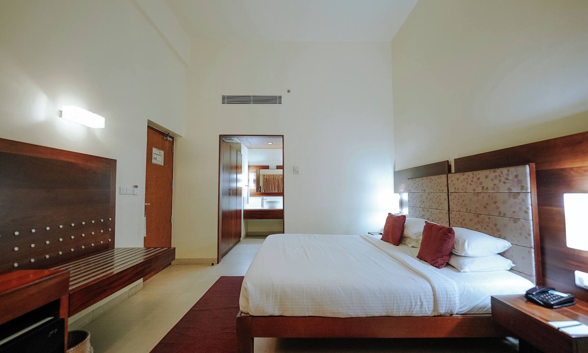Kuppaayil Hotel | Hotel Devaragam