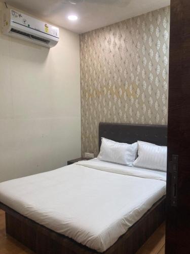 Wellington Pier Hotel | Hotel Grants Residency Colaba