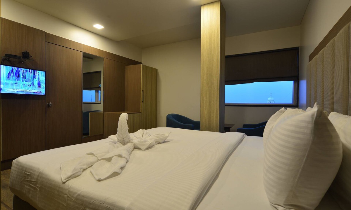 Dhule Hotel | Hotel Jhankar Palace