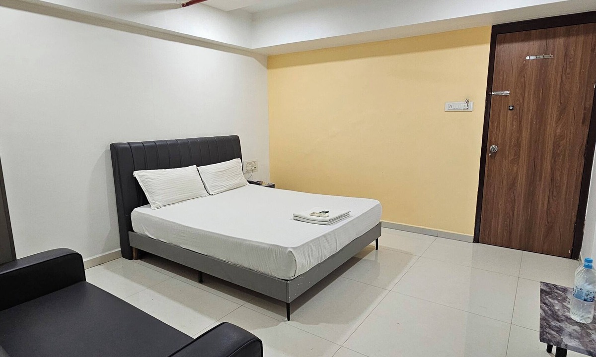 Surat Hotel | Hotel Lennox