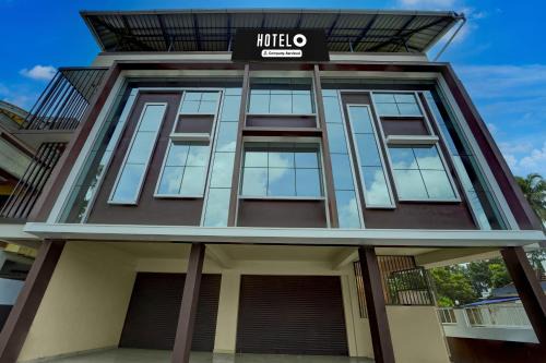 Kazhakuttam Hotel | Hotel O Engineering College Sreekaryam Formerly B S Plaza