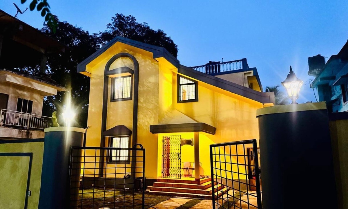 Kudal House | Independent Bungalow for rent at Siolim. Next to main market with parking for 2