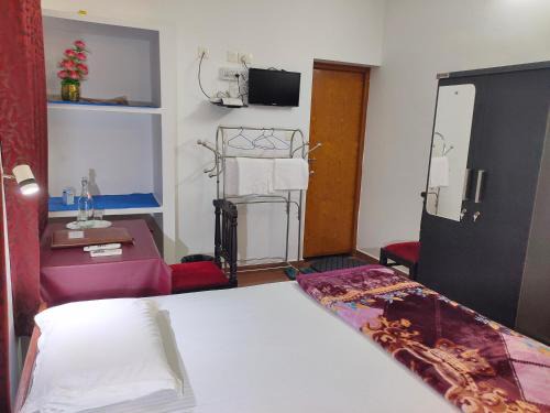 Arpookara Hotel | KG Stay Pool Day Ettumanoor Thellakom