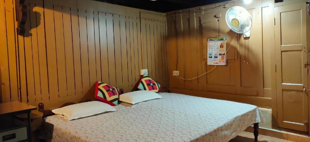 Ettumanoor Hotel | Kgees Homestay near Medical College