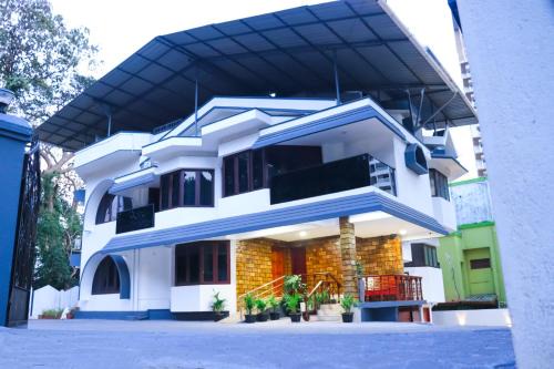 Adyar Villa | Luxury Villa in Falnir