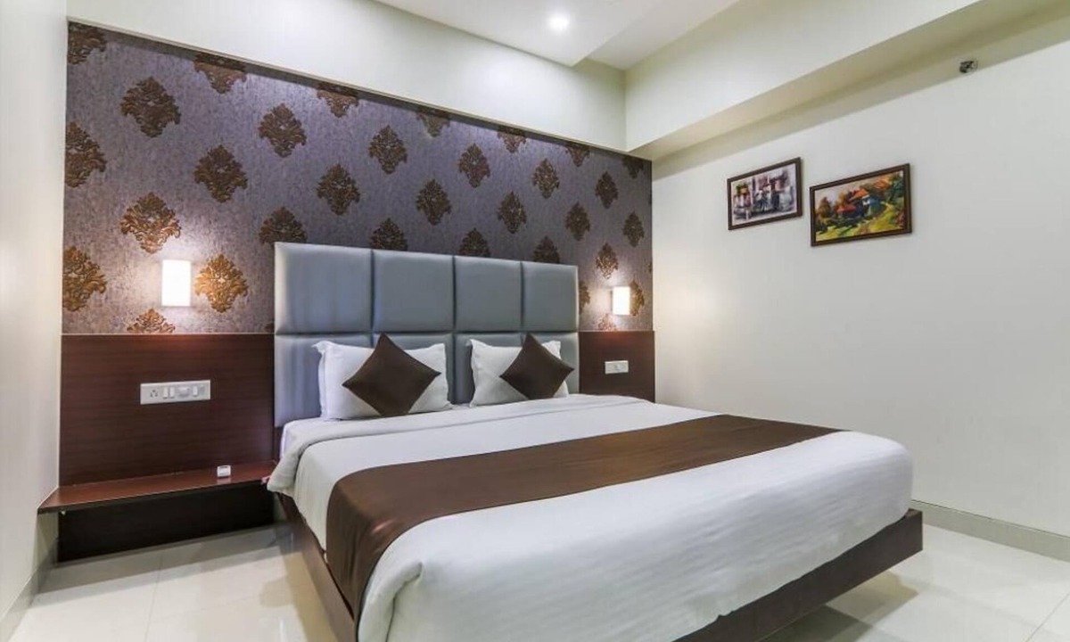 Viman Nagar Hotel | Magnus Square Business Hotel