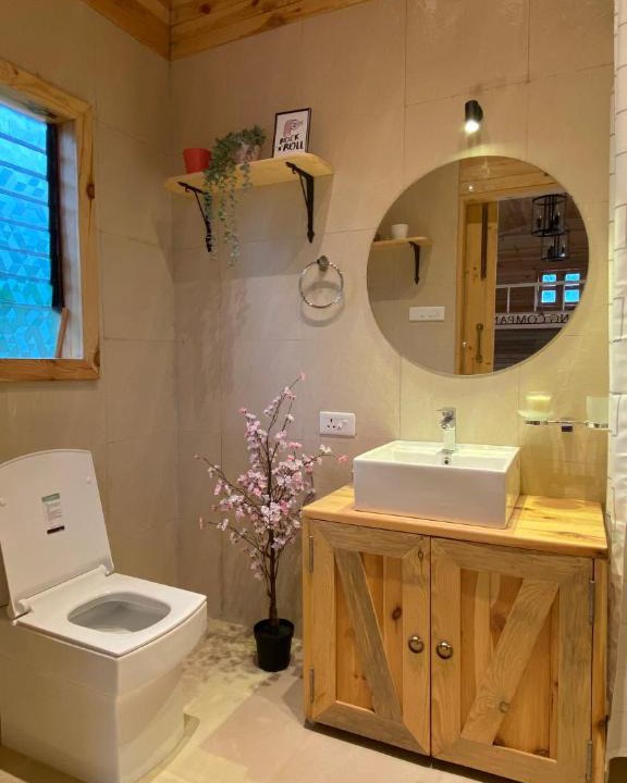 Thakursai Ski Chalet | Mamma Margherita Pizzeria-Stay-Art