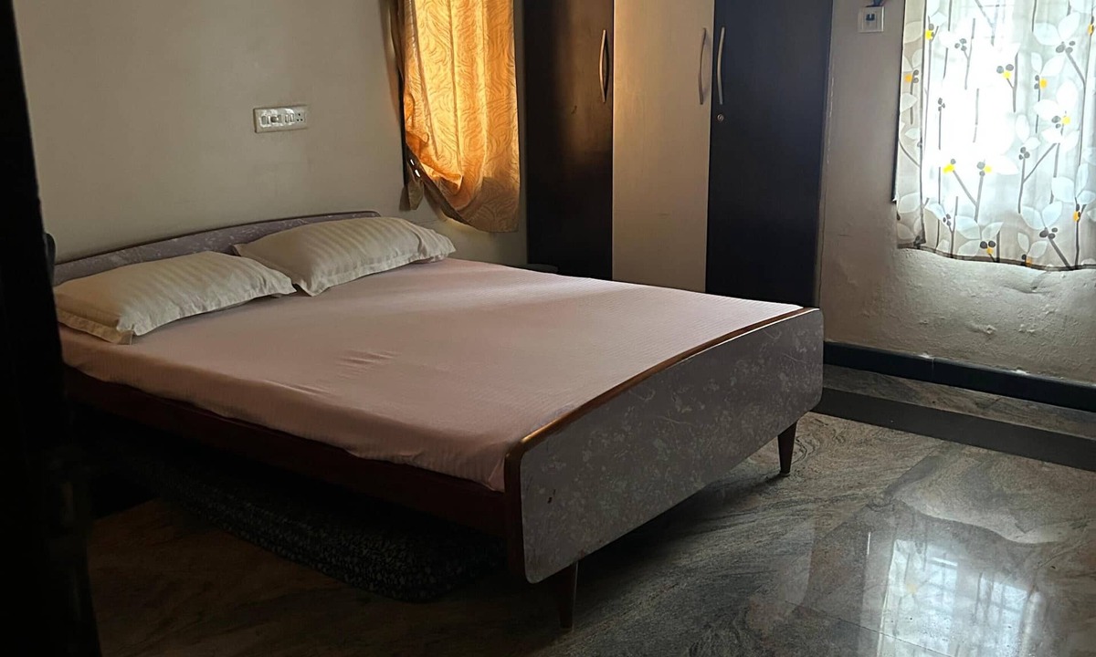 Nungambakkam Apartment | Marvelous 3-bedroom apartment with AC in vibrant Chennai