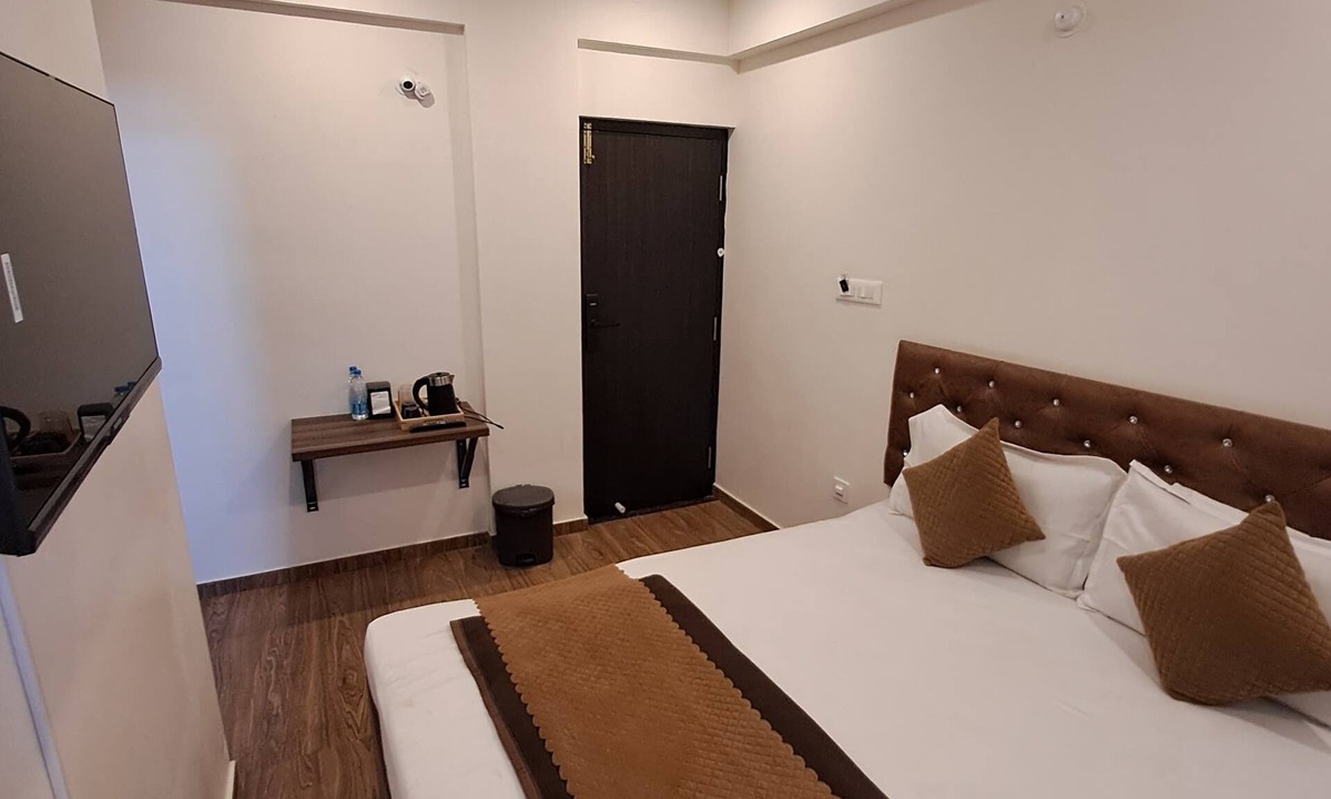 Mysore Hotel | Meadows Inn