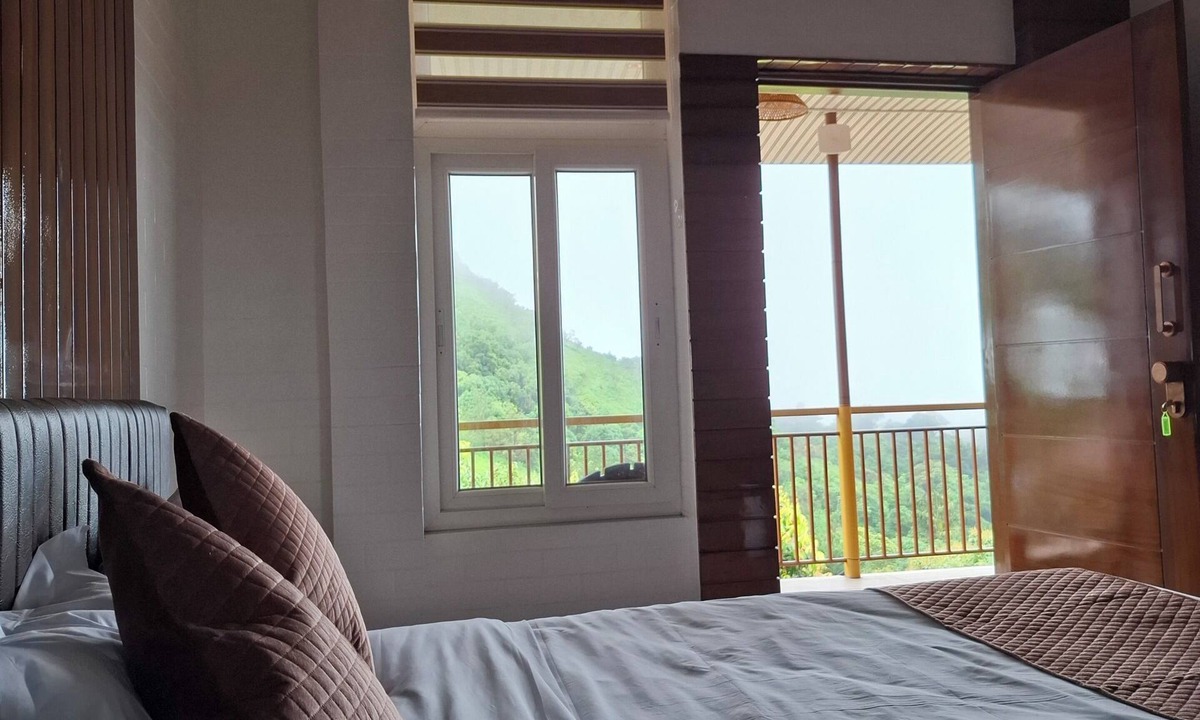 Elappara Hotel | Merjins Paraiso