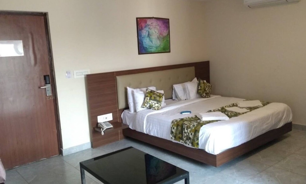 Bommasandra Hotel | Millennials Hotel