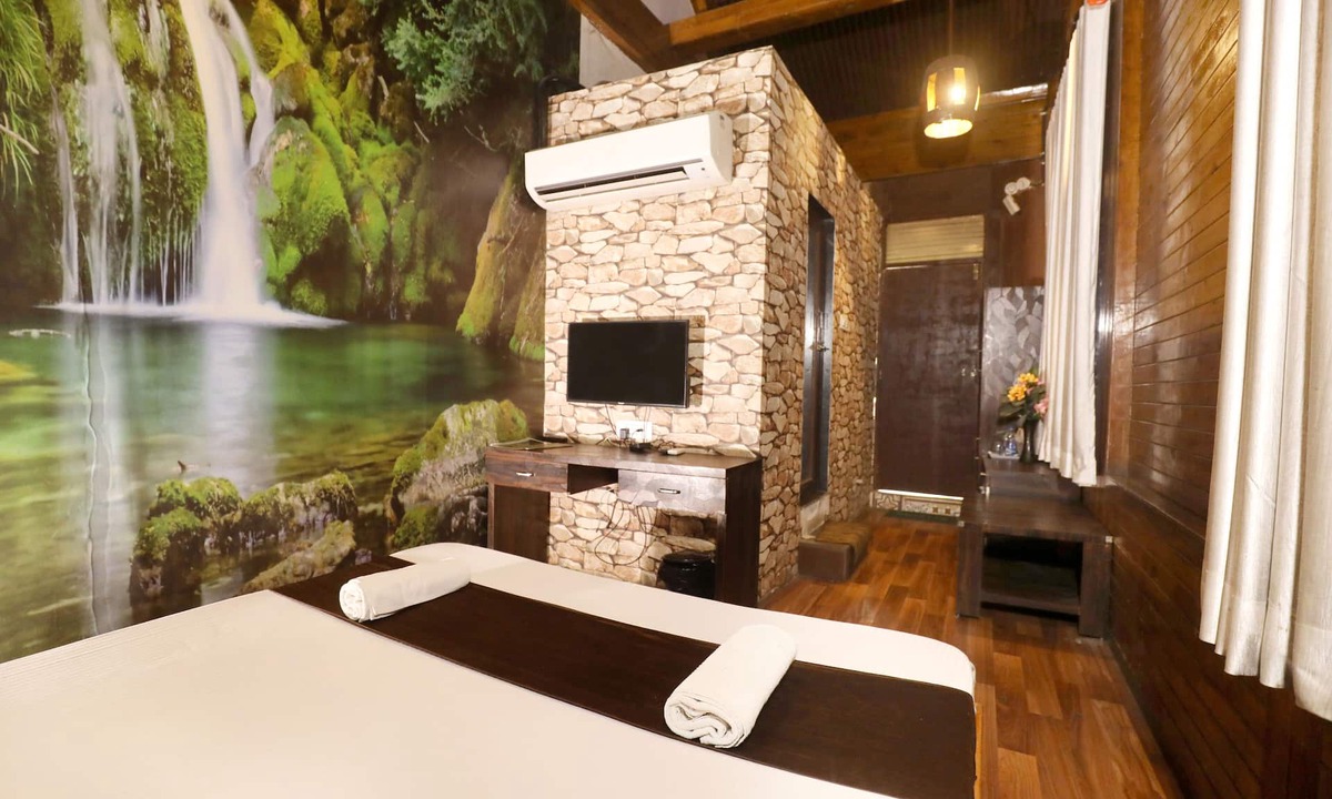 Mira Road East Hotel | Pali Village Resort
