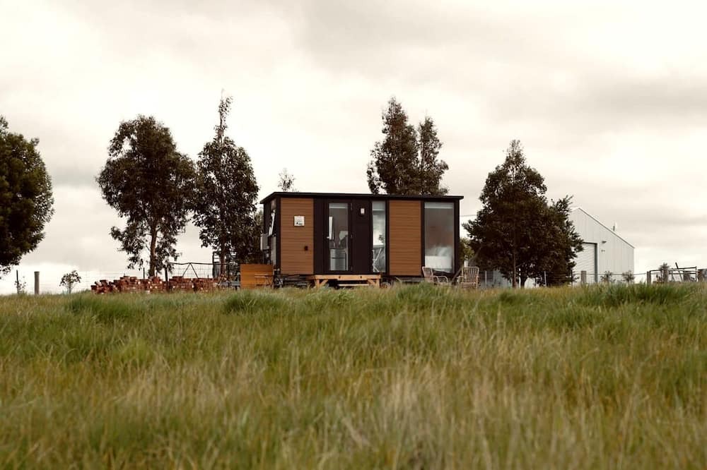 Smeaton Cabin | Pet Friendly Tiny Home for a Glamping Getaway outside Melbourne