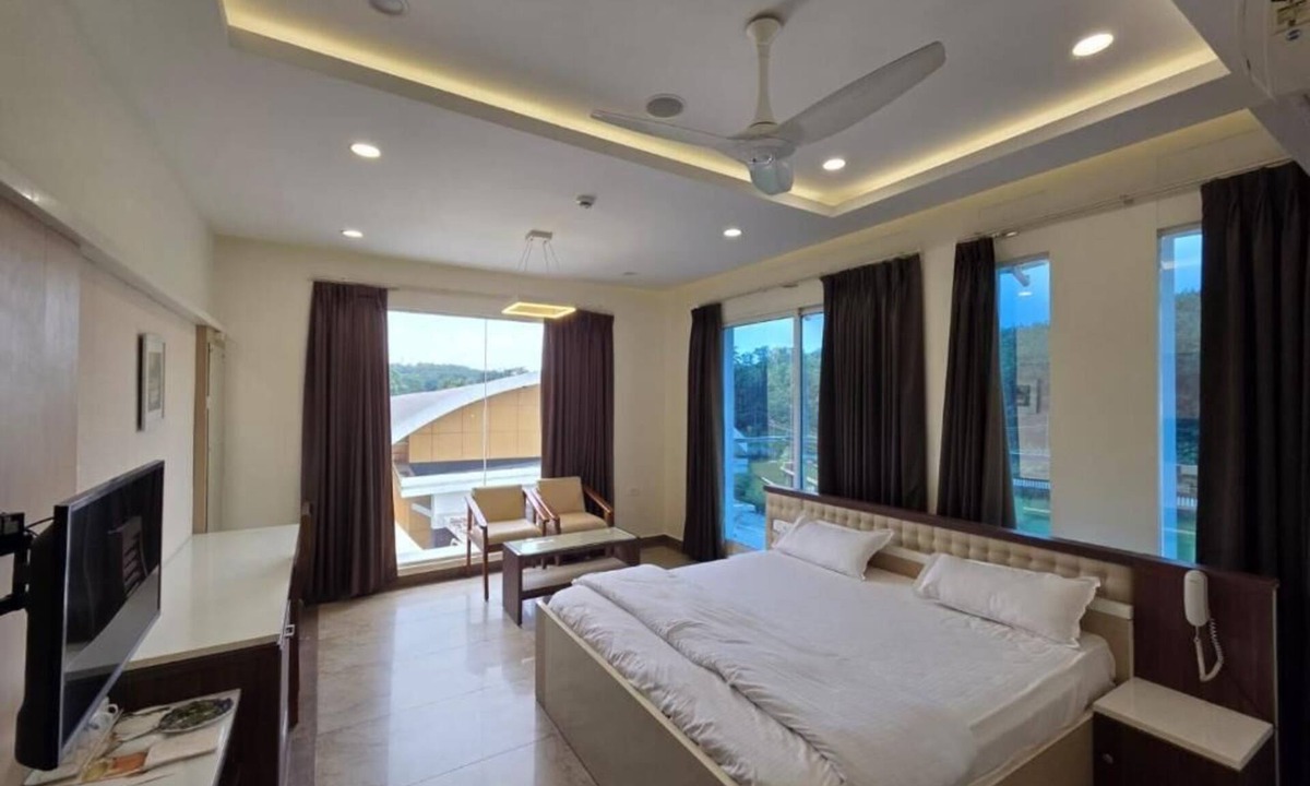 Perumbavoor Hotel | PetRose Business Hotel