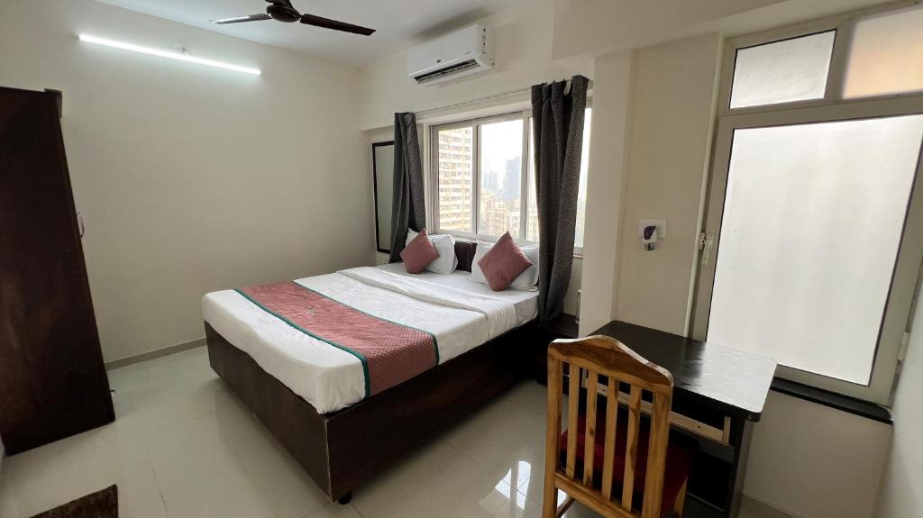 Malad East Hotel | Pinakii Comfort Stay Malad - Near Nesco & Oberoi Mall