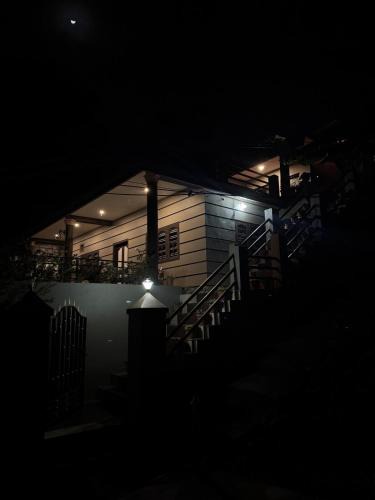 Vattakanal House | Prince Homestay - Lawnside Living