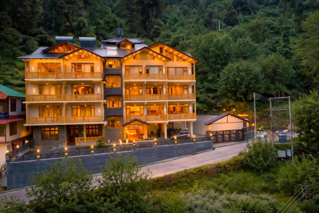 Manali Hotel | Regal Retreat Inn