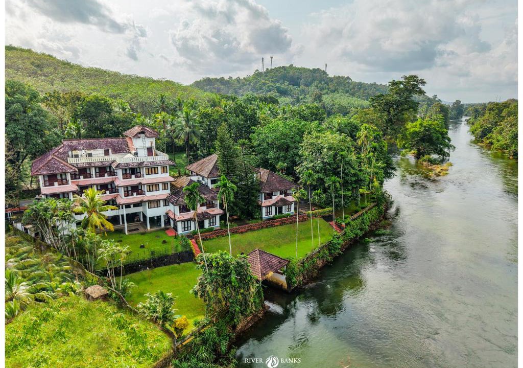 Thodupuzha Hotel | RiverBanks Madaparambil Resorts